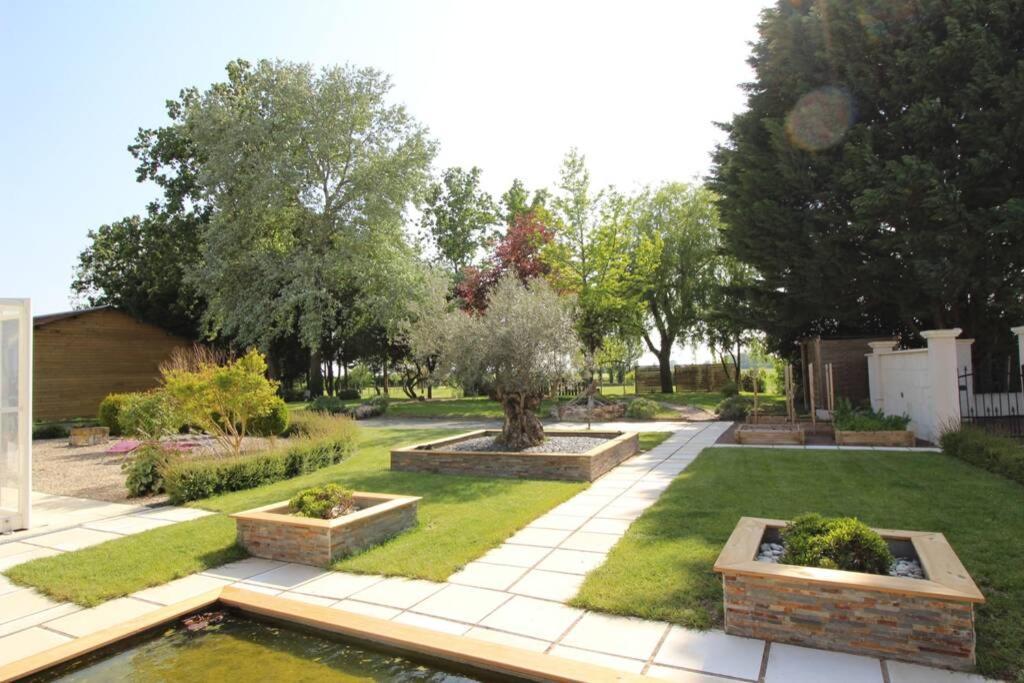 Gite Les Doucesheures- 110M²--3 Chambres-6 Pers Betz-le-Chateau Exterior photo